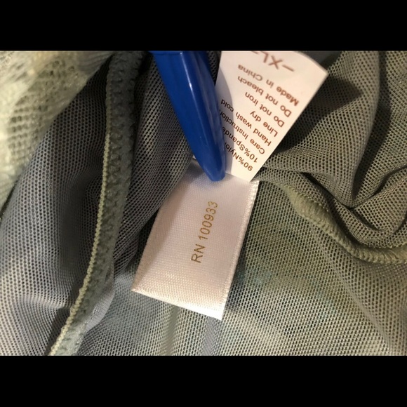 Women’s size XL set of two Flouncey Bandeaus , NWT - Picture 5 of 8